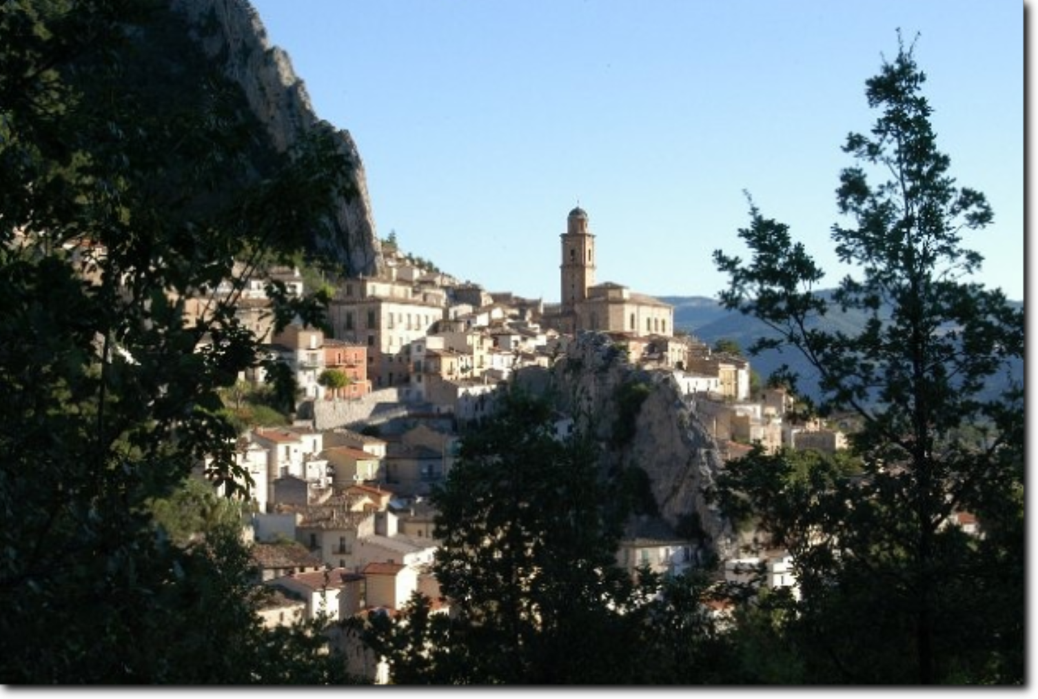 Scorcio di Villa Santa Maria. Foto di Mauro Carbonetta.